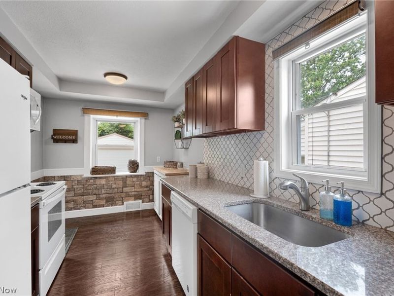 1558 Empire Road, Wickliffe, OH 44092 Photo 7