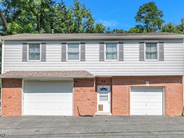 25 Gillette Rd, Long Hill, NJ 07933