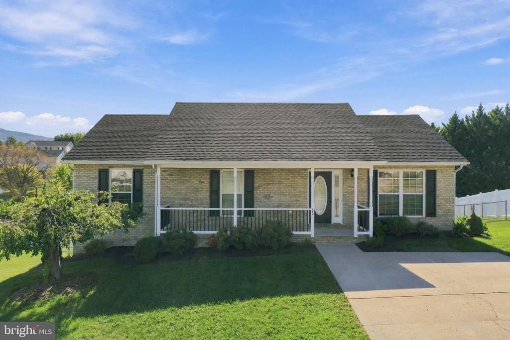 50 Stuart Court, Strasburg, VA 22657 Main Photo