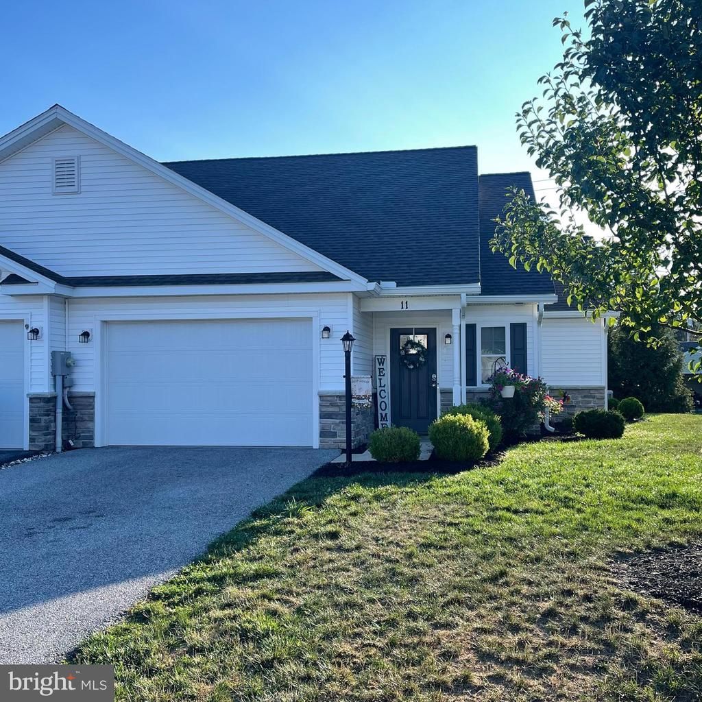 11 GROUP COURT, MOUNT HOLLY SPRINGS, PA 17065