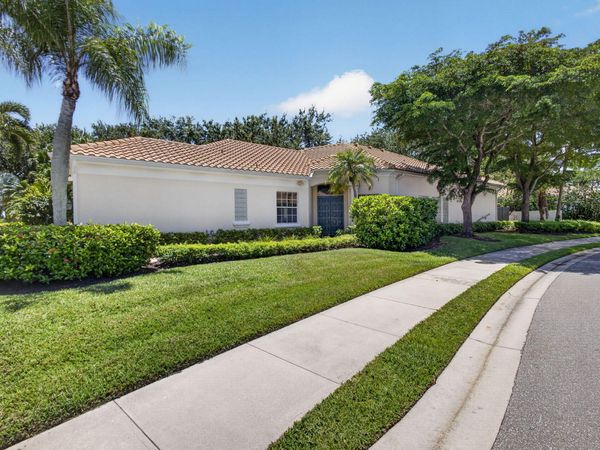 1048 DIAMOND HEAD Way, Palm Beach Gardens, FL 33418
