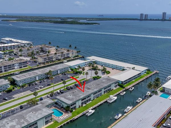 110 Wettaw Lane, Unit 106, North Palm Beach, FL 33408