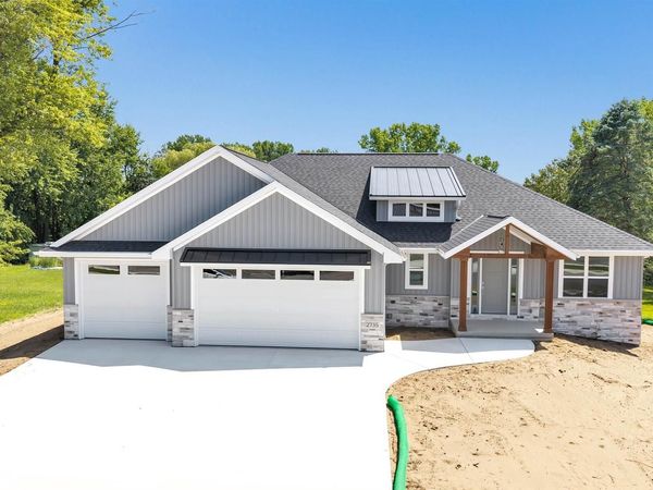 2735 HILLSDALE COURT, Green Bay, WI 54313