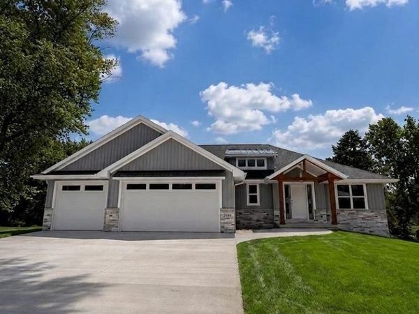 2735 HILLSDALE COURT, Green Bay, WI 54313