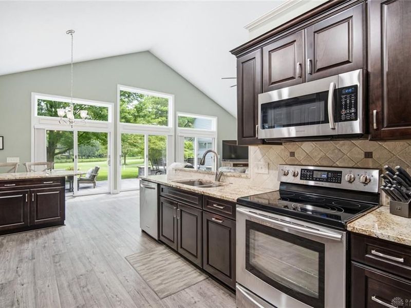 9727 Greenside Court, Centerville, OH 45458 Photo 10