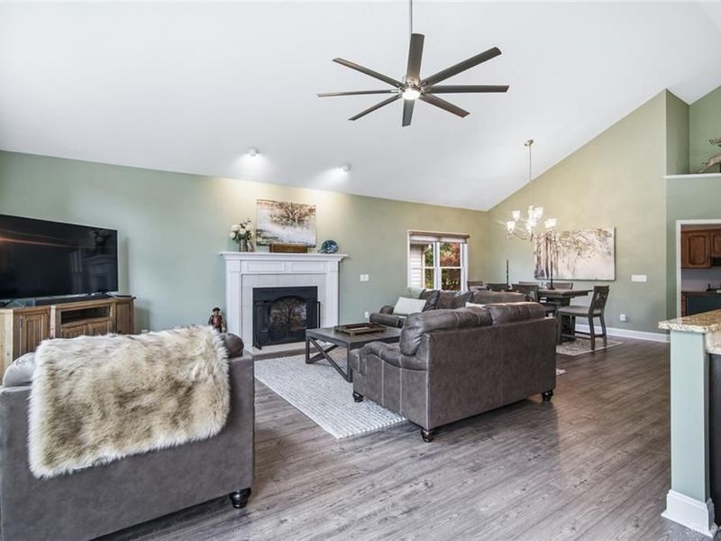 9727 Greenside Court, Centerville, OH 45458 Photo 6