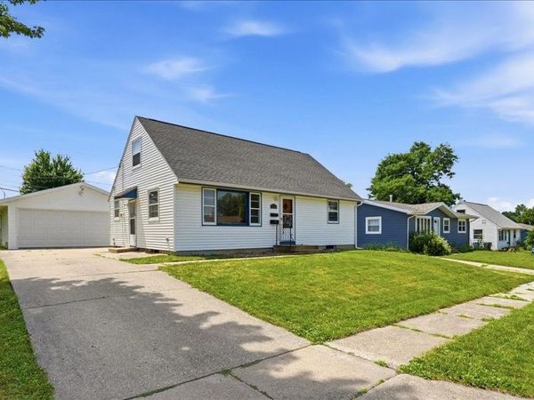 1635 Texas Avenue NE, Cedar Rapids, IA 52402