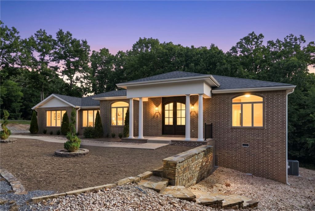 1 Barrow Circle, Bella Vista, AR 72715 Main Photo