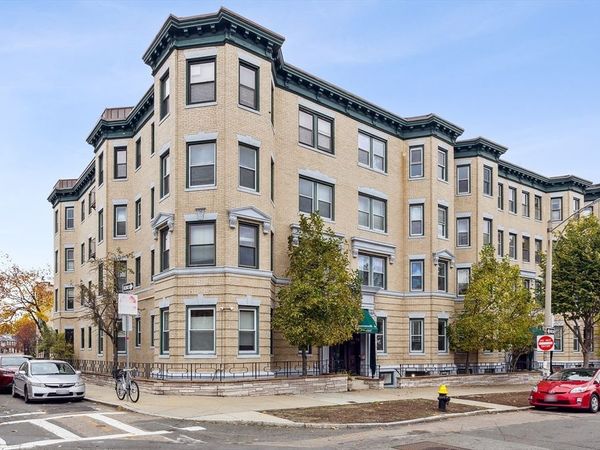 1427 Commonwealth Ave, Unit 102, Boston, MA 02135