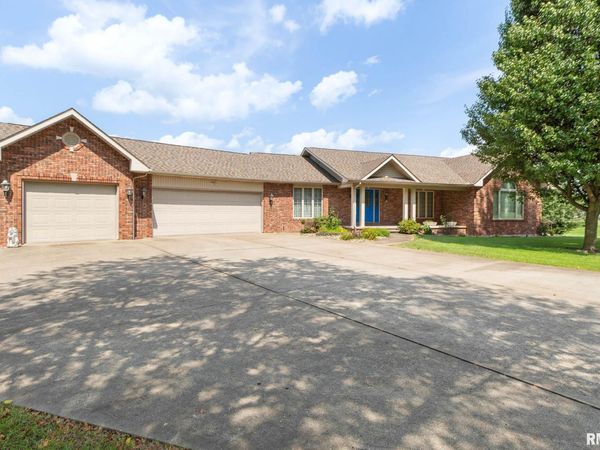 1016 MICHAEL Lane, West Frankfort, IL 62896