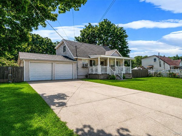1641 E 3rd Avenue , Bay Shore, NY 11706