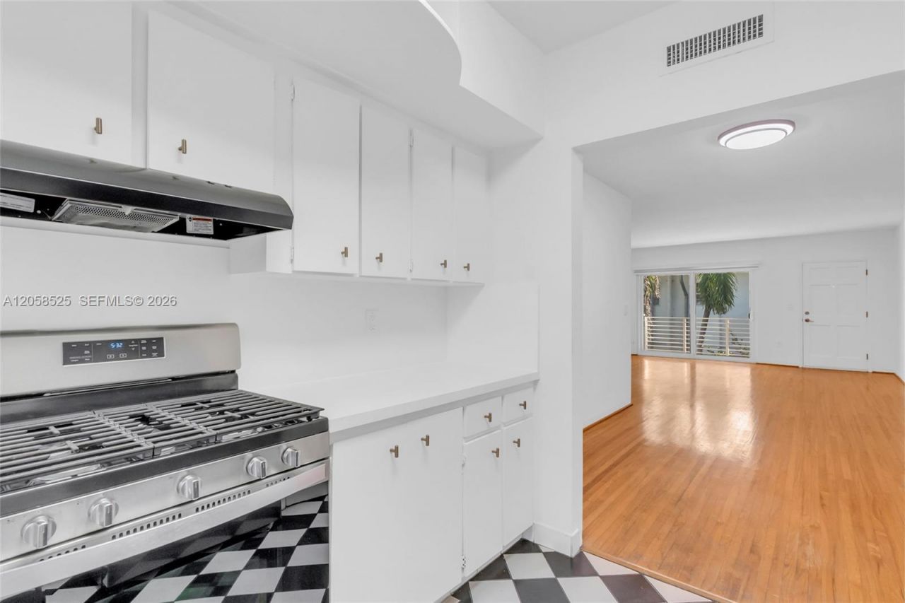 1101 98th St , Unit 5, Bay Harbor Islands, FL 33154 Photo
