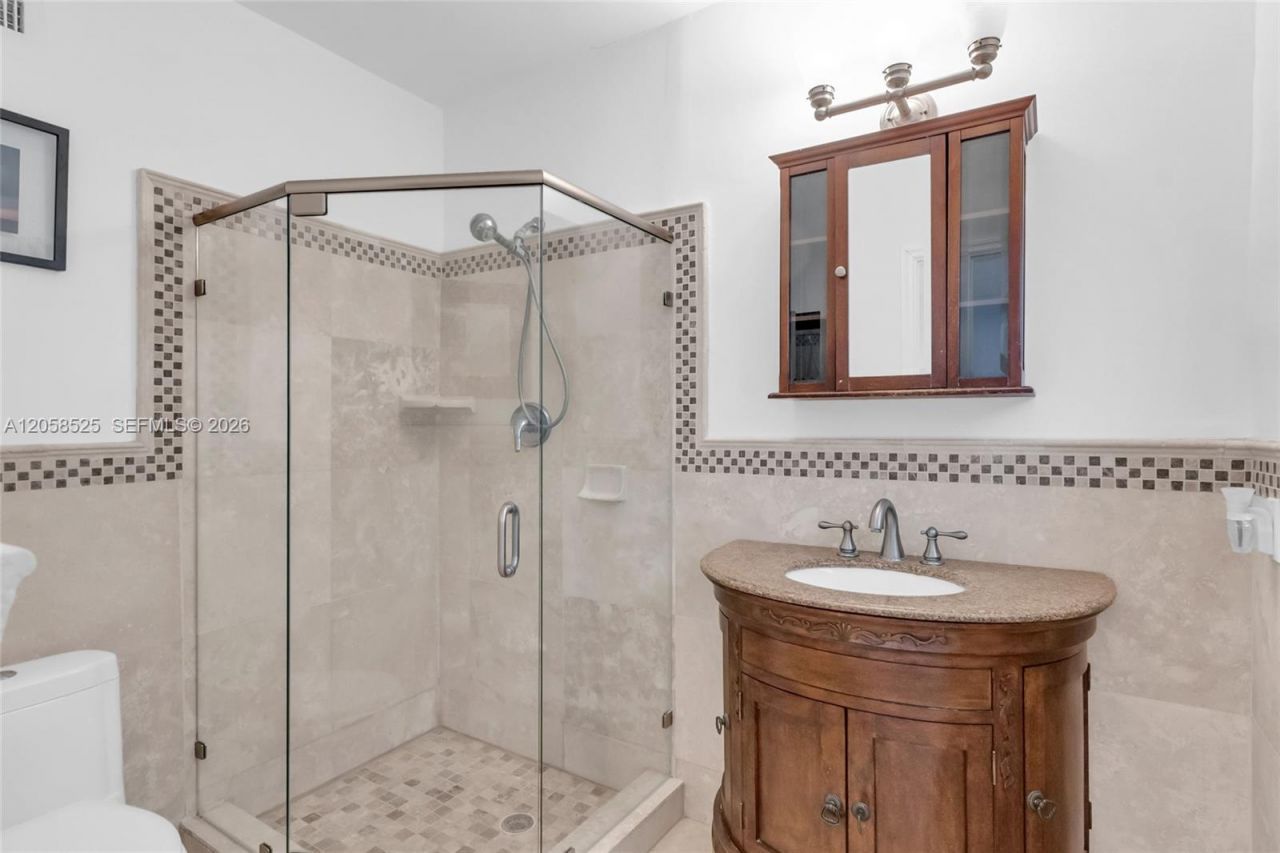 1101 98th St , Unit 5, Bay Harbor Islands, FL 33154 Photo