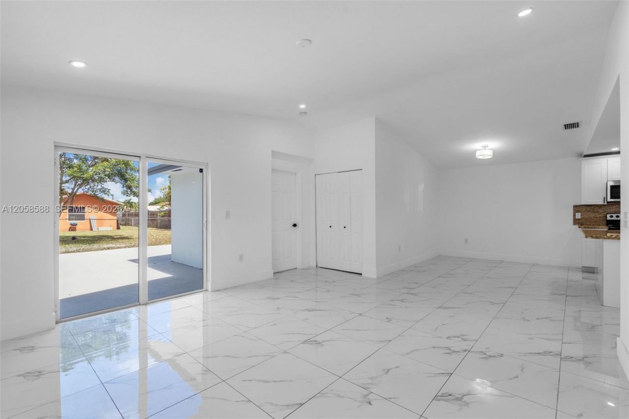 19131 NW 33rd Ct, Miami Gardens, FL 33056 Photo
