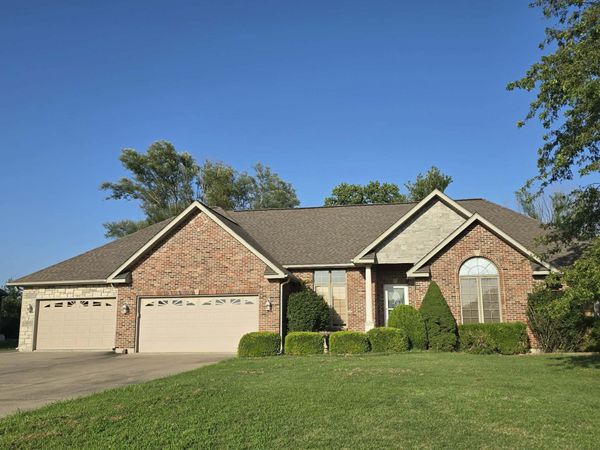 2011 E Epicurean Drive , Clinton, MO 64735