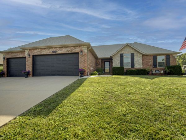 5768 S Lexington Avenue S, Springfield, MO 65810