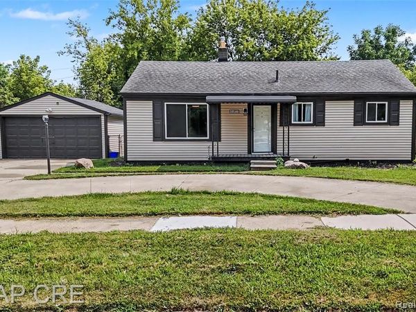 20166 Broadacres Street , Clinton Twp, MI 48035