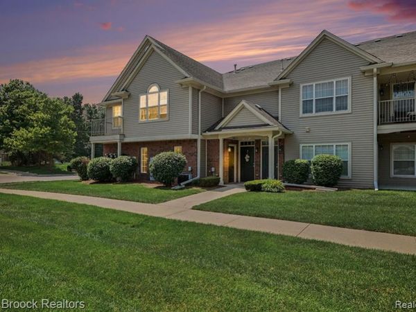 49086 W Woods Drive , Shelby Twp, MI 48317