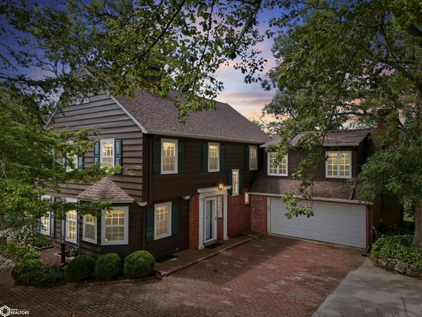 1743 Country Club Lane, Marshalltown, IA 50158