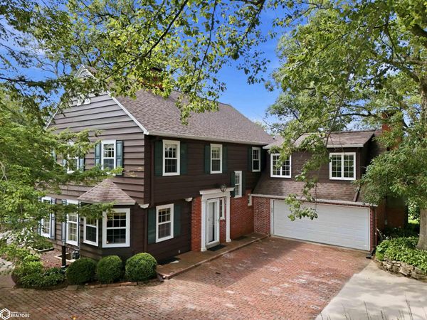 1743 Country Club Lane, Marshalltown, IA 50158