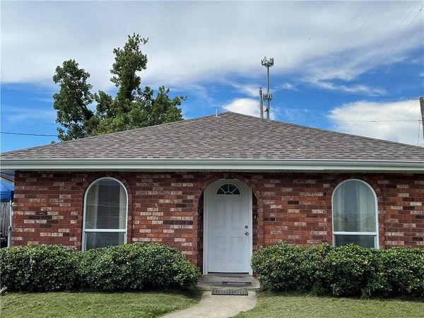 527 PIERRE Street , Chalmette, LA 70043