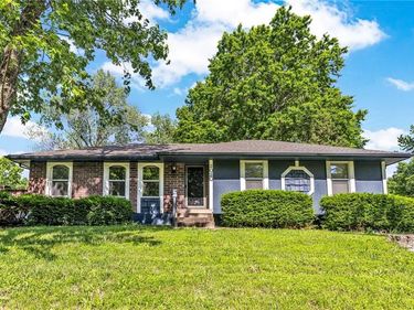 2020 SW Morningside Drive, Blue Springs, MO 64015