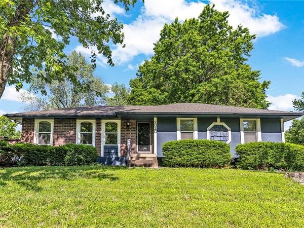 2020 SW Morningside Drive, Blue Springs, MO 64015