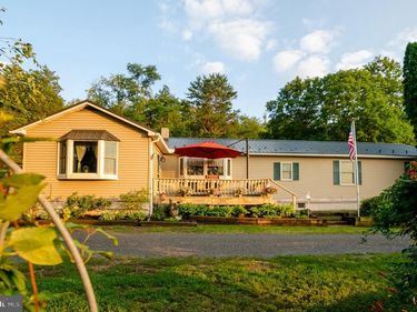 8 HILL SIDE DRIVE, LANDISBURG, PA 17040