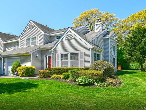 26 Mystic Circle , Unit 26, Bay Shore, NY 11706
