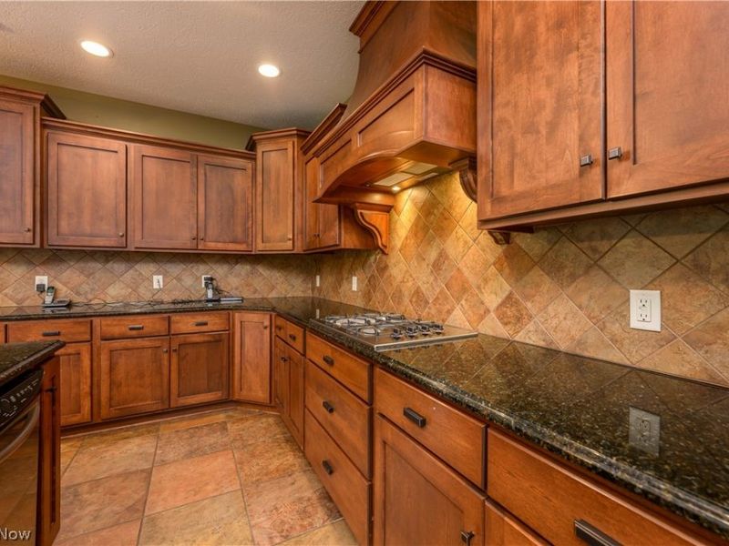 834 Forrest Ridge Drive , Dover, OH 44622 Photo 16
