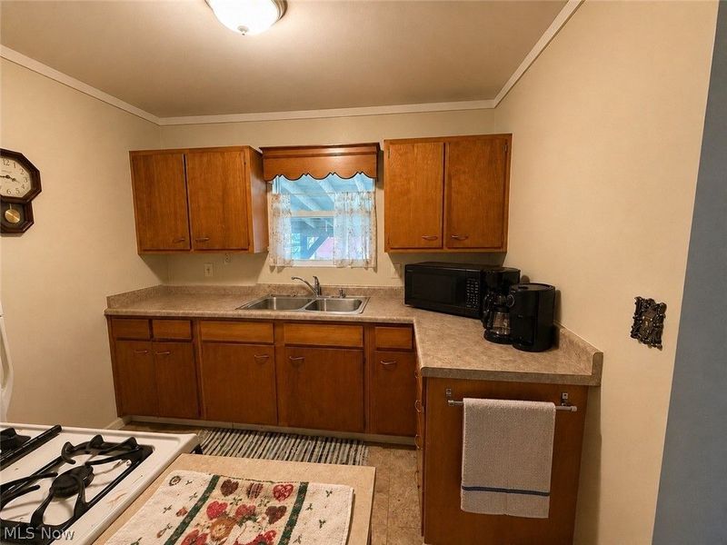 1351 Mazda Street NE, Warren, OH 44483 Photo 2