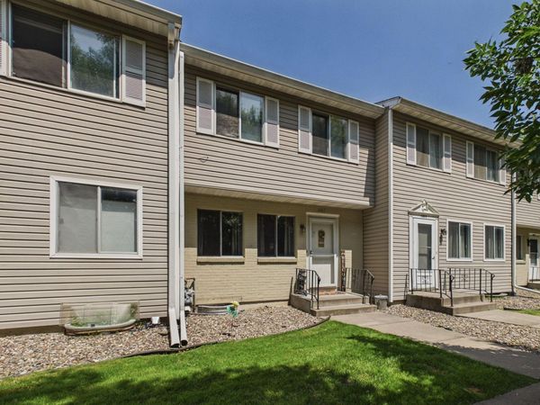 1467 Goodwin Avenue N, Oakdale, MN 55128