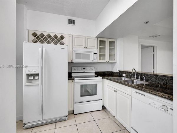 1 Glen Royal Pkwy , Unit 1010, Miami, FL 33125