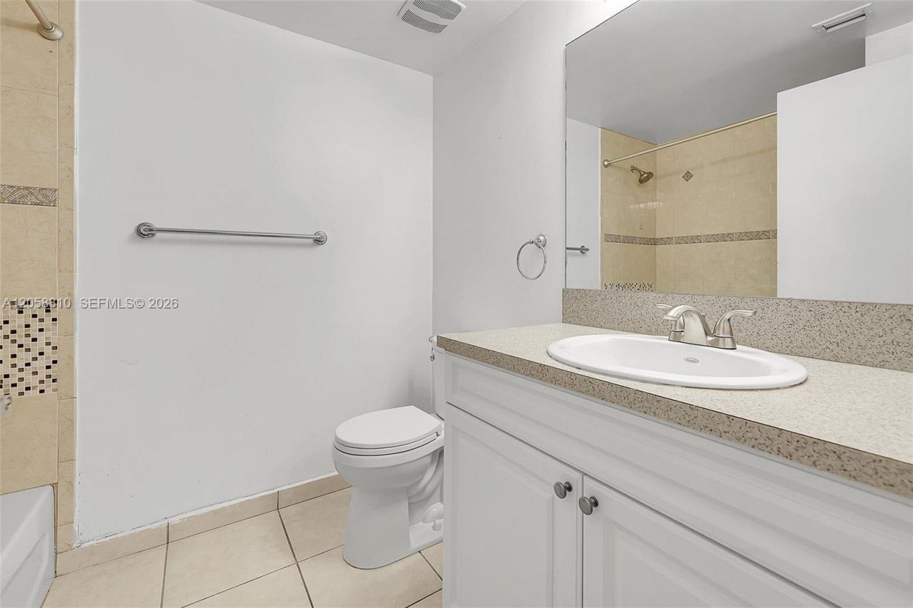 1 Glen Royal Pkwy , Unit 1010, Miami, FL 33125 Photo