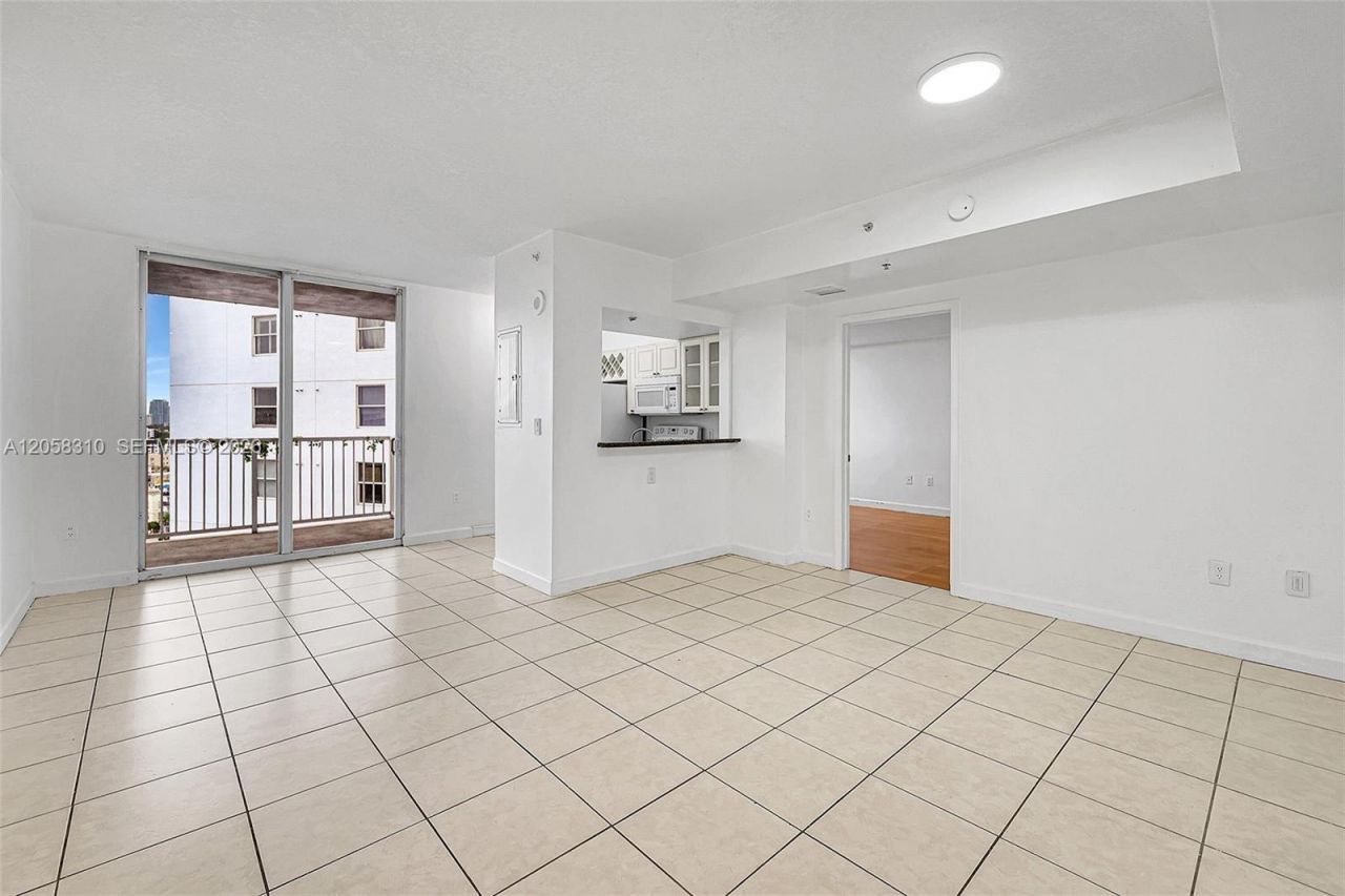 1 Glen Royal Pkwy , Unit 1010, Miami, FL 33125 Photo