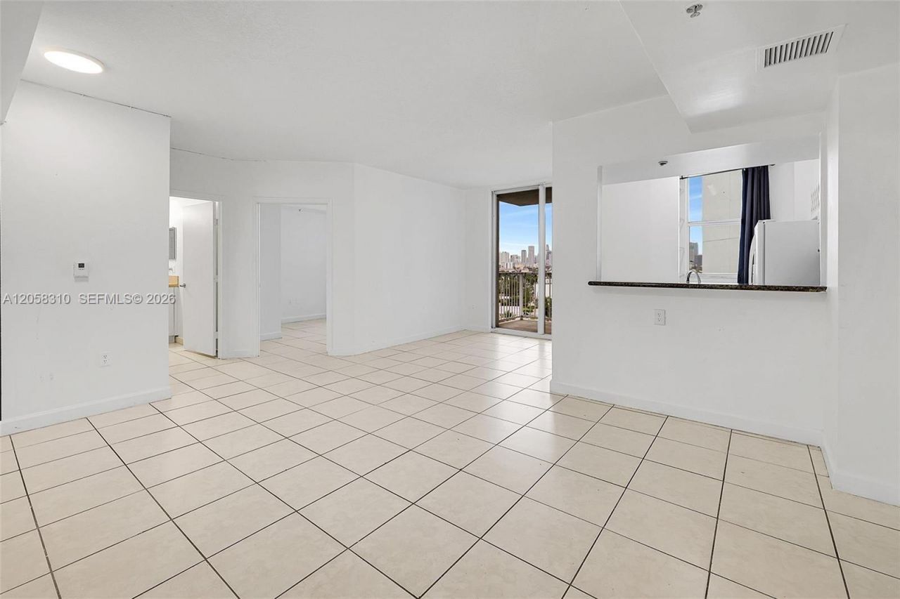 1 Glen Royal Pkwy , Unit 1010, Miami, FL 33125 Photo