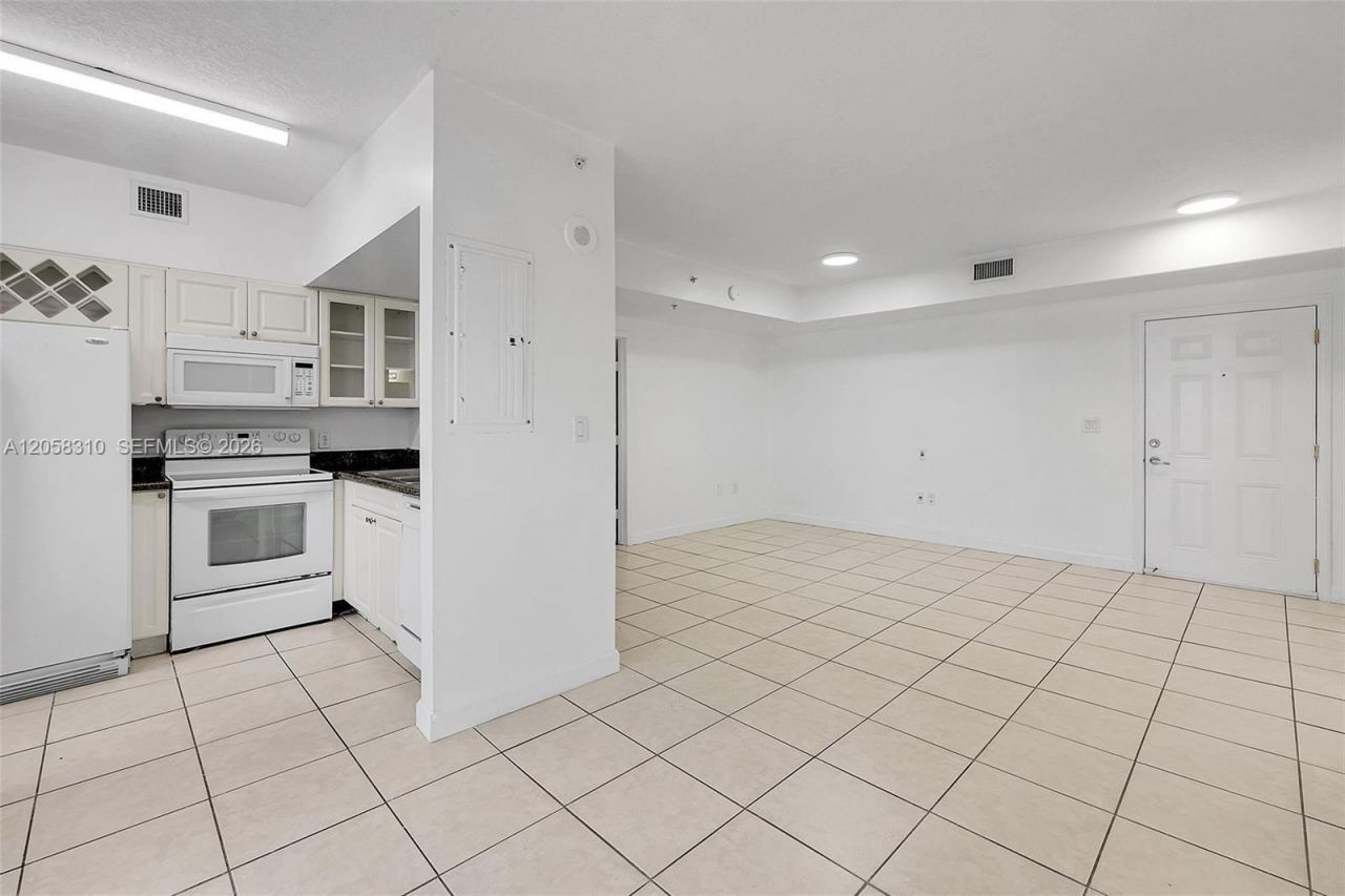 1 Glen Royal Pkwy , Unit 1010, Miami, FL 33125 Photo