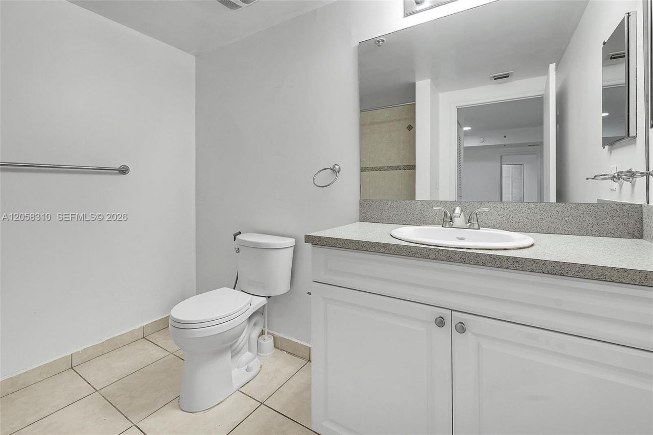 1 Glen Royal Pkwy , Unit 1010, Miami, FL 33125 Photo