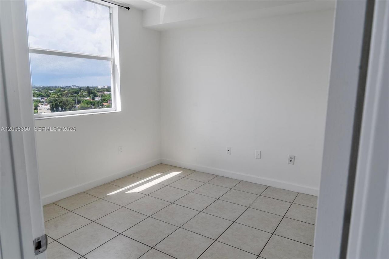 1 Glen Royal Pkwy , Unit 809, Miami, FL 33125 Photo