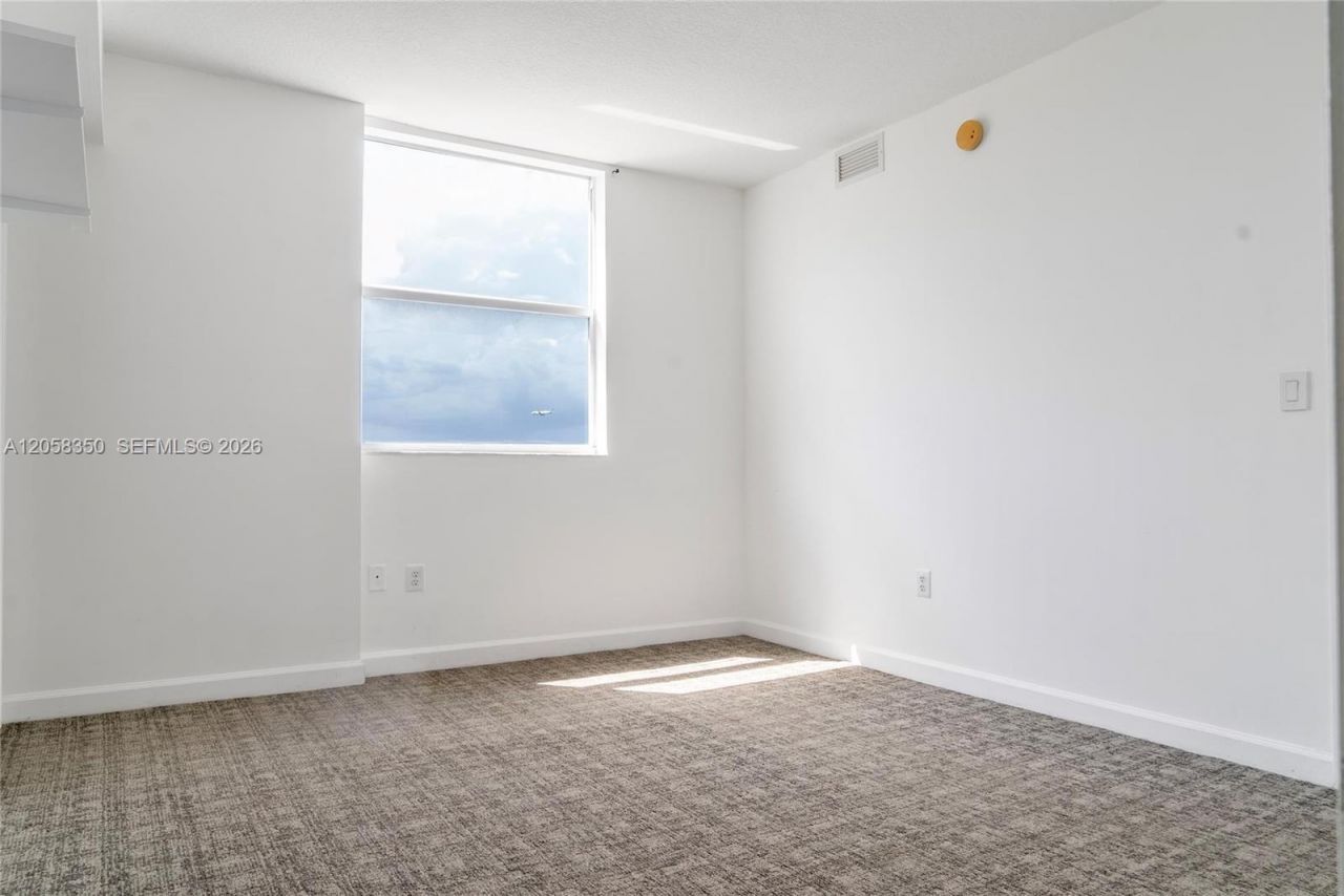 1 Glen Royal Pkwy , Unit 809, Miami, FL 33125 Photo