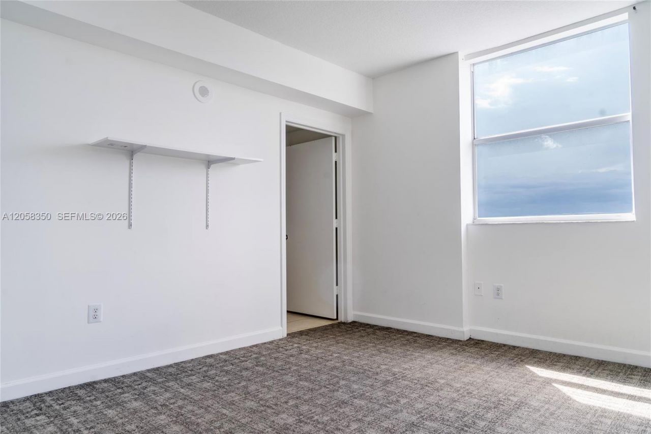 1 Glen Royal Pkwy , Unit 809, Miami, FL 33125 Photo