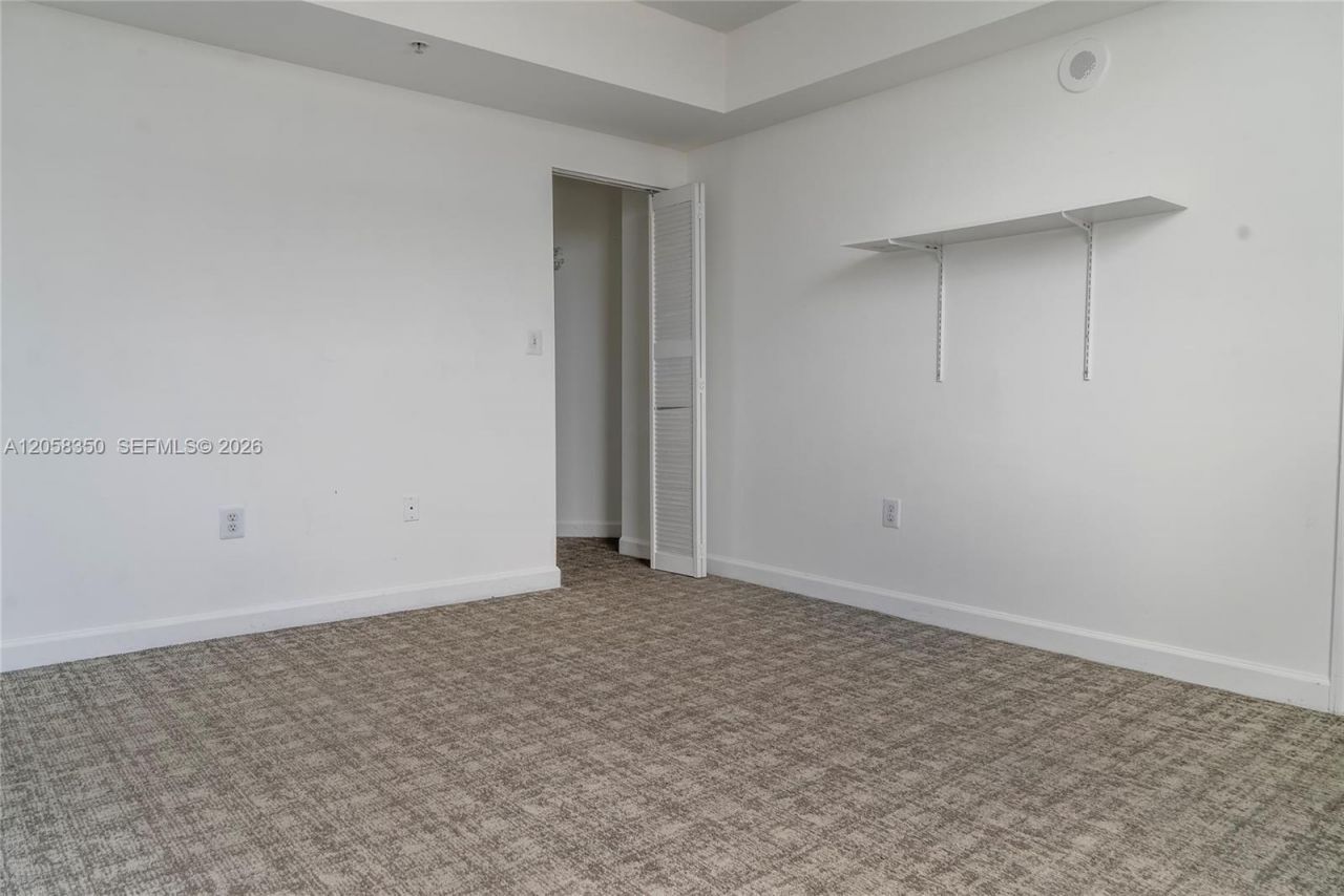 1 Glen Royal Pkwy , Unit 809, Miami, FL 33125 Photo