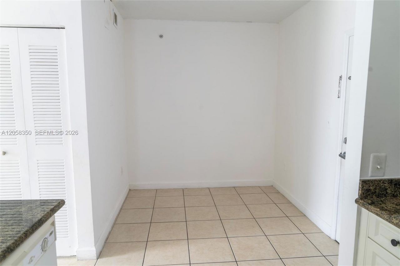 1 Glen Royal Pkwy , Unit 809, Miami, FL 33125 Photo