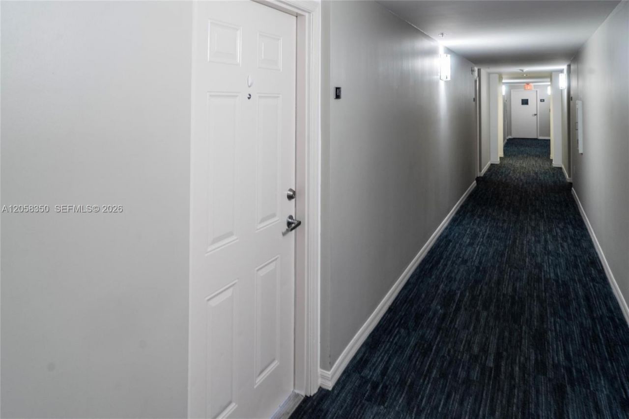 1 Glen Royal Pkwy , Unit 809, Miami, FL 33125 Photo