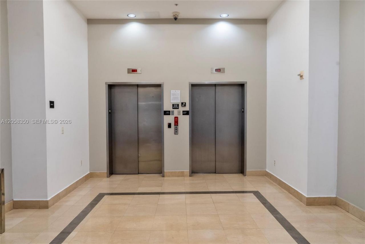 1 Glen Royal Pkwy , Unit 809, Miami, FL 33125 Photo