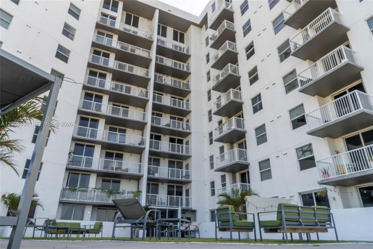 1 Glen Royal Pkwy , Unit 809, Miami, FL 33125 Photo