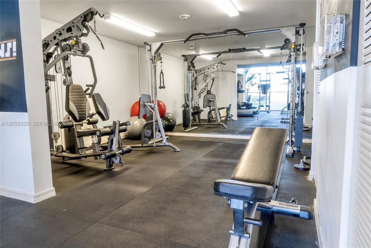 1 Glen Royal Pkwy , Unit 809, Miami, FL 33125 Photo