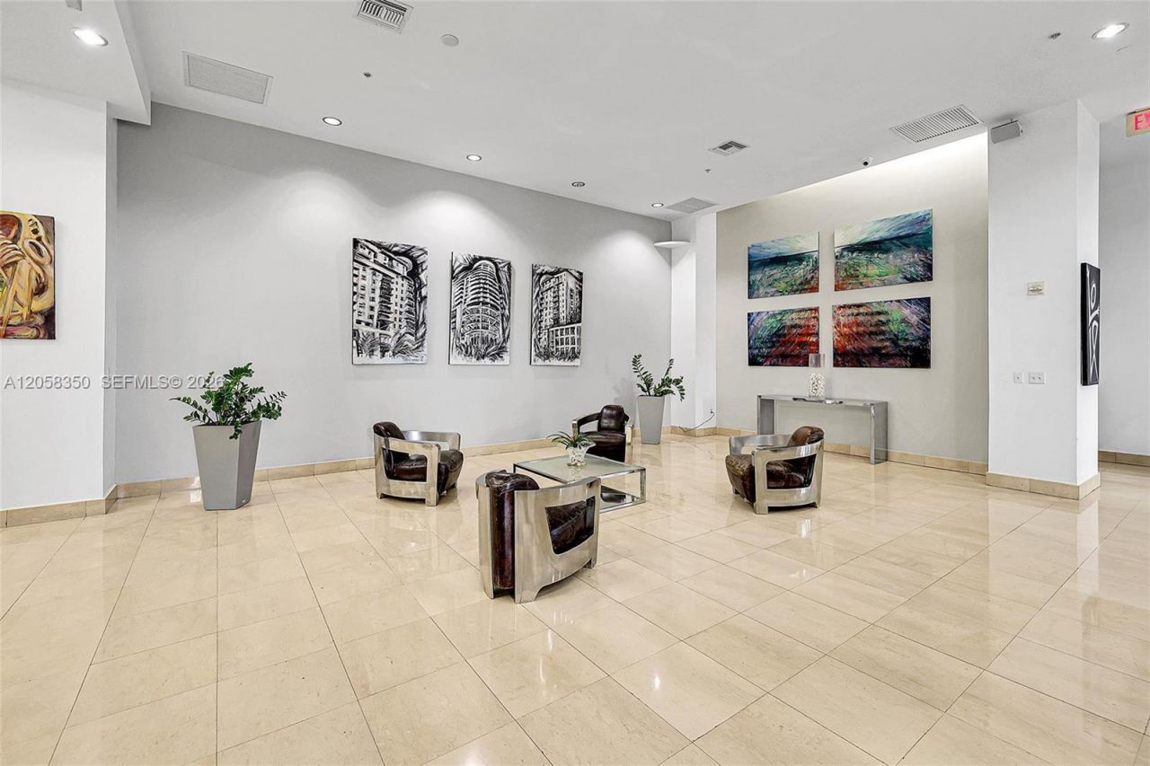 1 Glen Royal Pkwy , Unit 809, Miami, FL 33125 Photo