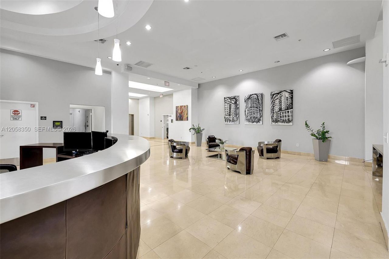 1 Glen Royal Pkwy , Unit 809, Miami, FL 33125 Photo