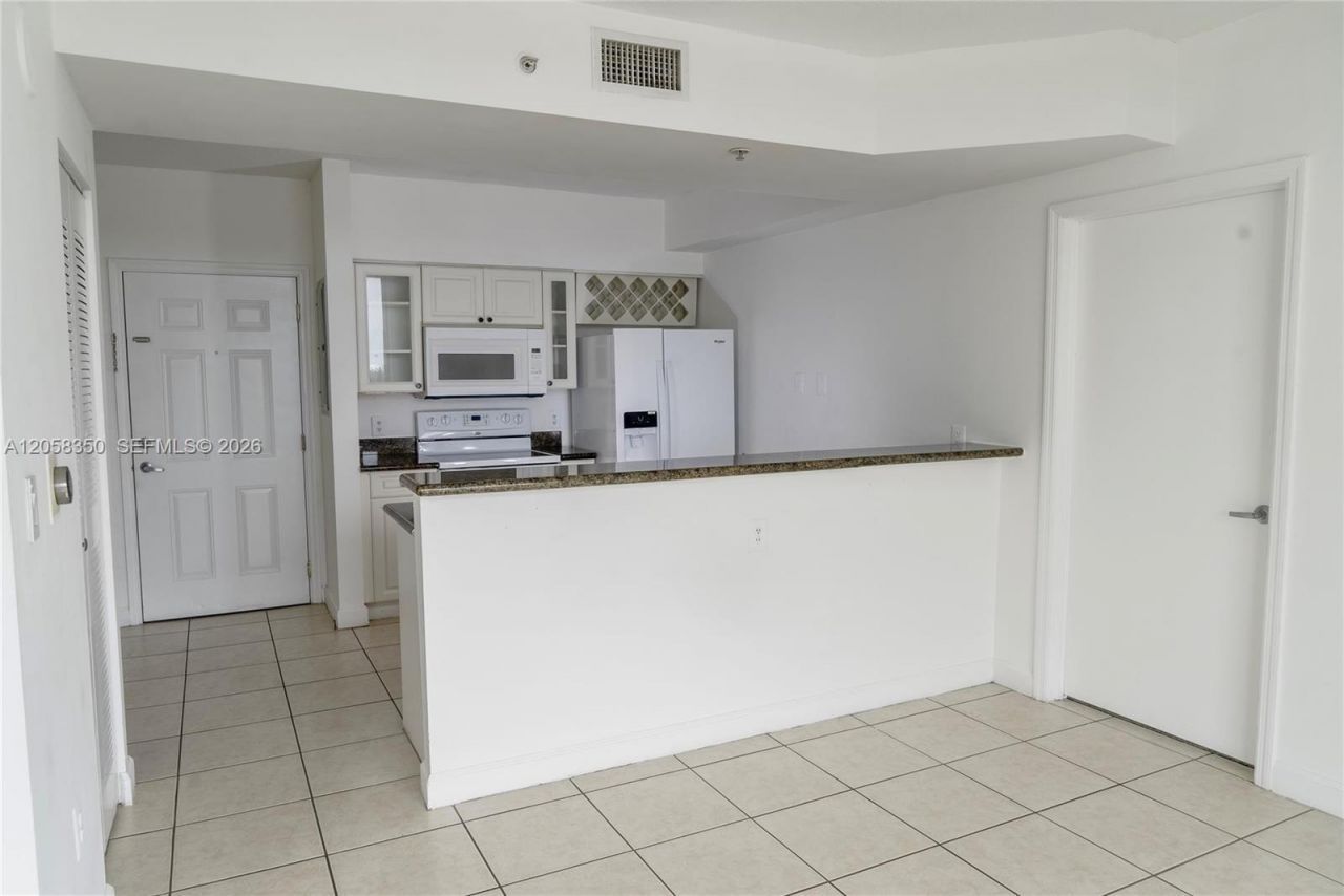 1 Glen Royal Pkwy , Unit 809, Miami, FL 33125 Photo